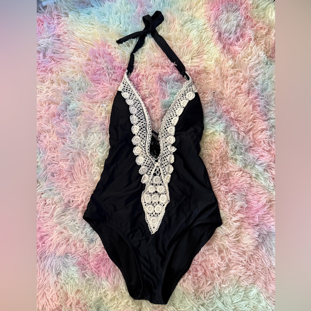 Kona Sol Elegant Black Swimwear